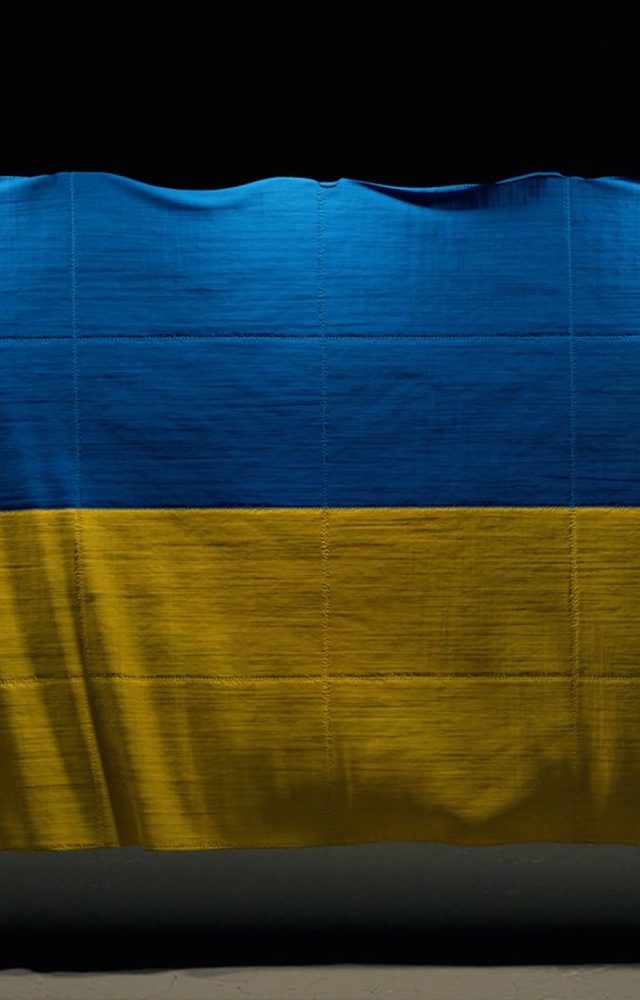 Olga's tribute to the Ukrainian people - 3d cloth simulation