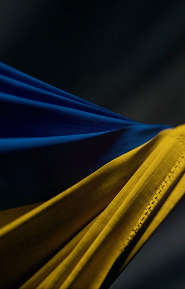 Olga's tribute to the Ukrainian people - 3d cloth simulation